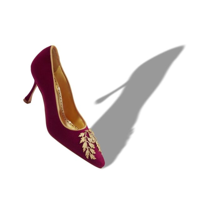 Décolleté REVA in velluto rosso scuro con decorazioni Décolleté REVA in velluto rosso scuro con decorazioni