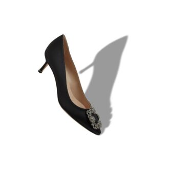 Hangisi 50 Décolleté in raso nero con fibbia gioiello