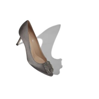Hangisi 70 Décolleté in raso grigio scuro con fibbia gioiello