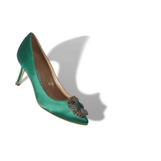Hangisi 70 Décolleté in raso verde con fibbia gioiello