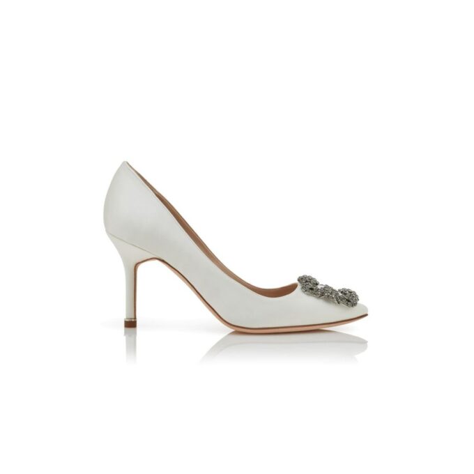 Hangisi 90 Décolleté in raso bianco con fibbia gioiello Hangisi 90 Décolleté in raso bianco con fibbia gioiello