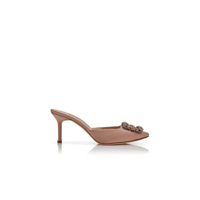Hangisimu Sabot in raso beige con fibbia gioiello Hangisimu Sabot in raso beige con fibbia gioiello